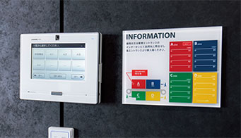 エントランスのモニター付インターホン端末